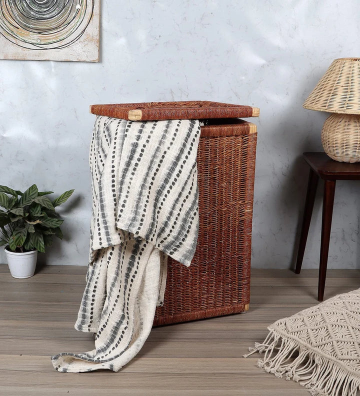Wicker Laundry Basket with Lid for Bathroom- Xylander